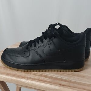 Nike Men's Black Sneakers with Gum Sole
